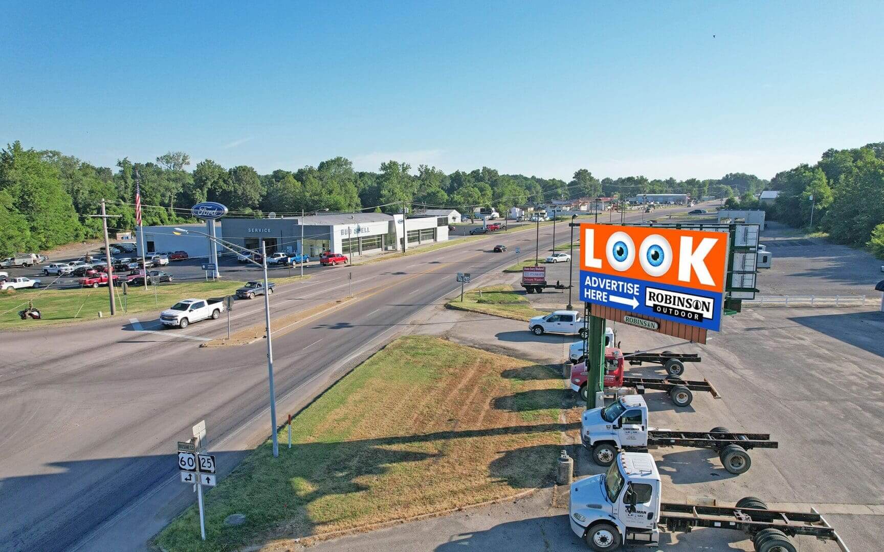 OOH billboard advertising in Dexter, Missouri.